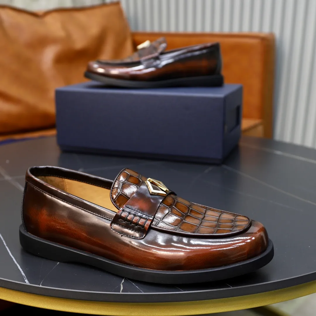 Ex-factory price: 540🙅‍♂️🙅‍♂️🙅‍♂️ Brand: Dior DIOR Standard code: Men's code 38/44 (45 can be customized) Grade: Same as the official website Material: Original cowhide stitching, cowhide lining, original TPU wear-resistant soft outsole Style categories: Leisure and sports version, footwear for driving, young fashion, European and American trends, British style Color: actual picture color
